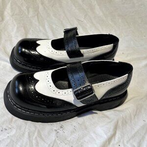 TUK Brogue Leather Shoes womens size 10 black/white maryjanes